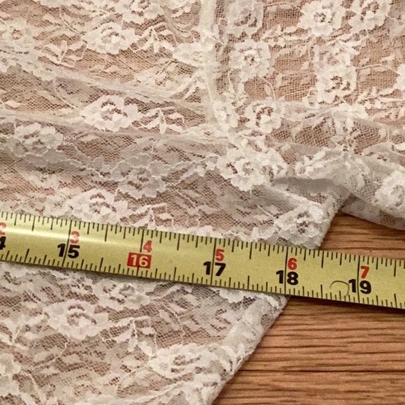 CWClassics all over lace crop top with long sleeves - Picture 9 of 10